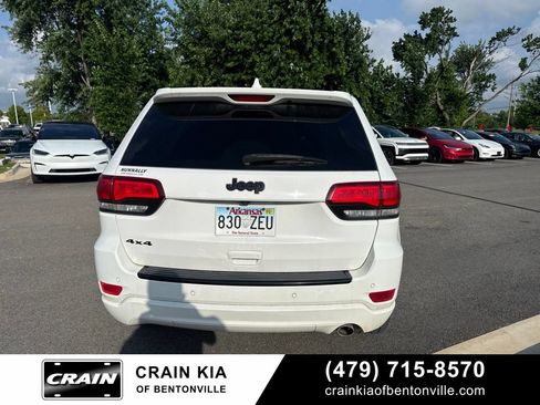 Used 2018 Jeep Grand Cherokee Altitude AWD/4WD image 11