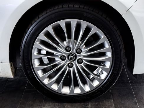 Used 2016 Toyota Avalon Limited w/ Toyota Safety Sense Package image 24