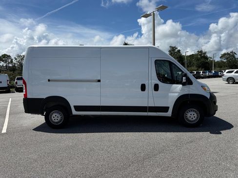 Used 2025 RAM ProMaster 2500 w/ Convenience Group FWD image 2