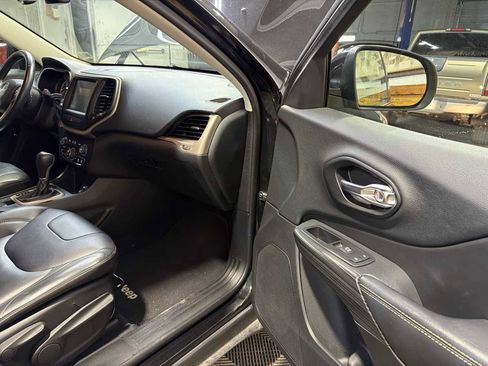 Used 2015 Jeep Cherokee Limited image 26