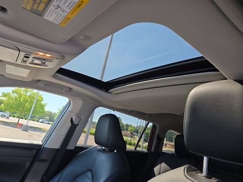Used 2020 Toyota Highlander XLE FWD image 19