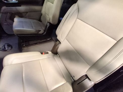 Used 2022 GMC Yukon XL SLT w/ SLT Premium Package image 22