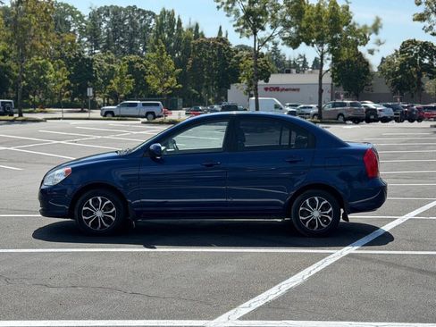 Used 2010 Hyundai Accent GLS FWD image 2