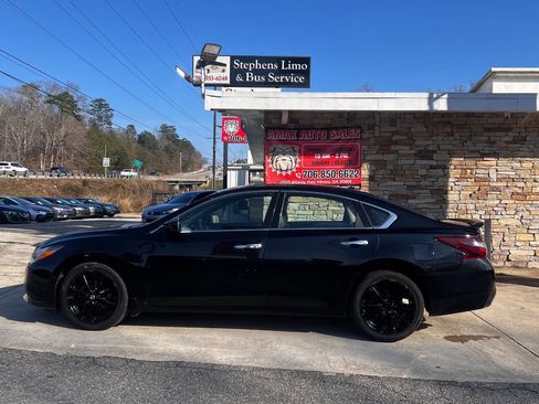 Used 2018 Nissan Altima 2.5 SR w/ SR Midnight Edition image 3