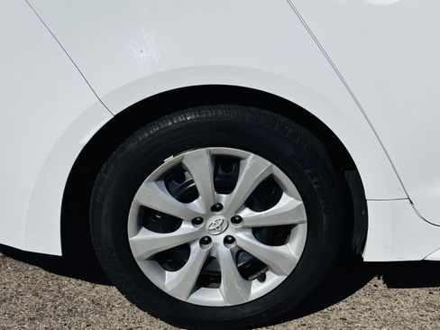 Used 2022 Toyota Corolla LE image 4