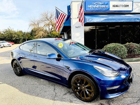 Used 2022 Tesla Model 3 Standard Range image 1