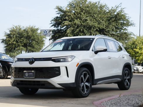 Certified 2025 Volkswagen Tiguan SE FWD image 7
