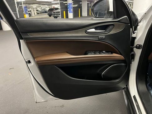 Used 2018 Alfa Romeo Stelvio Ti AWD/4WD image 17