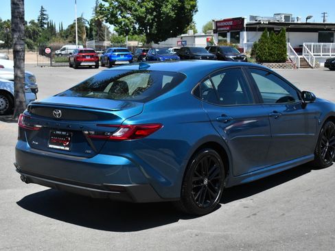 Used 2025 Toyota Camry SE FWD image 8