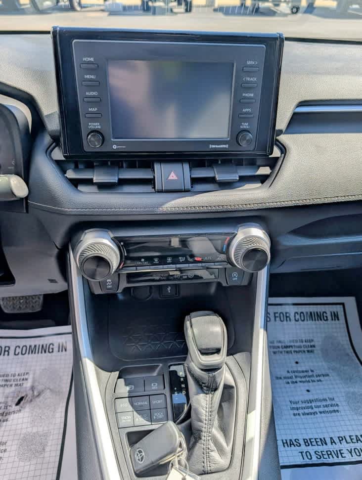 Used 2021 Toyota RAV4 LE AWD/4WD image 11