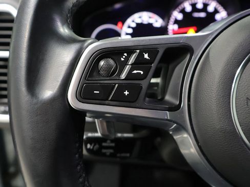 Used 2022 Porsche Cayenne AWD/4WD image 35