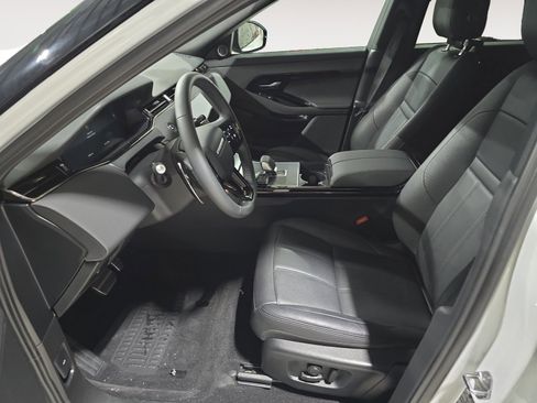 Used 2025 Land Rover Range Rover Evoque Dynamic SE image 4