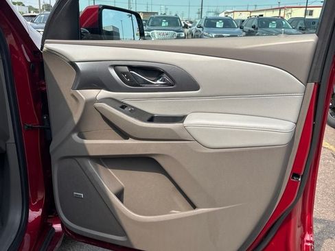 Used 2018 Chevrolet Traverse Premier w/ Driver Confidence II Package FWD image 29