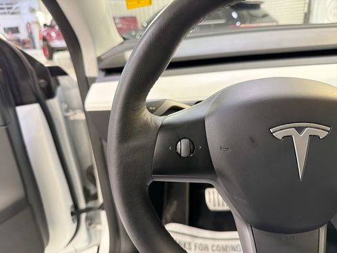 Used 2022 Tesla Model Y Performance AWD/4WD image 14