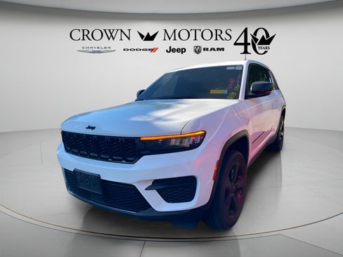 Used 2022 Jeep Grand Cherokee Altitude AWD/4WD image 7