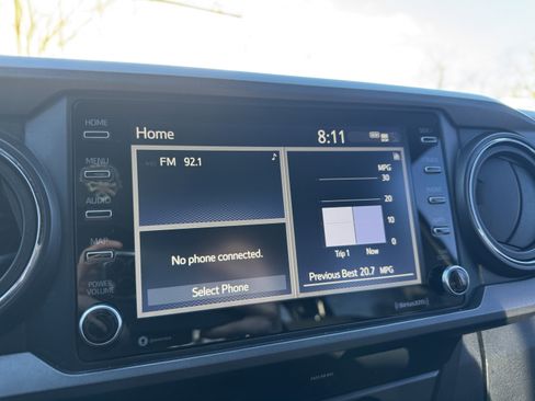 Used 2020 Toyota Tacoma TRD Off-Road w/ Technology Package image 24