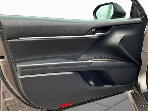 Used 2022 Toyota Camry SE FWD image 21