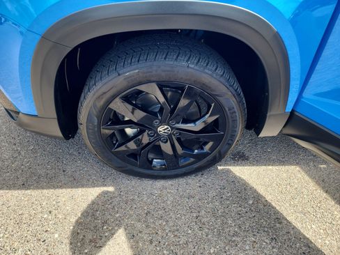 Certified 2024 Volkswagen Taos SE FWD image 26