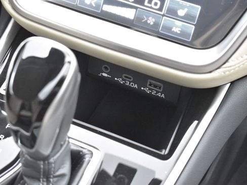 Used 2024 Subaru Outback Premium image 21