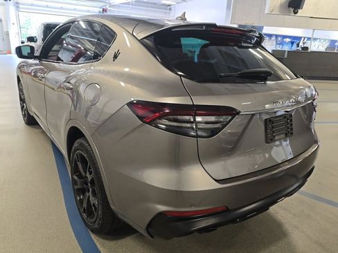 Used 2022 Maserati Levante Modena AWD/4WD image 5