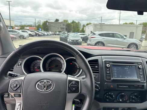 Used 2015 Toyota Tacoma 4x4 Access Cab image 11