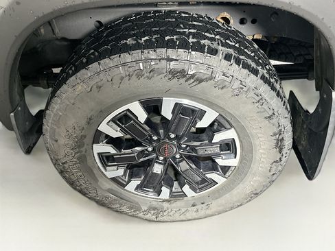 Used 2023 Nissan Frontier PRO-4X w/ Technology Package AWD/4WD image 11