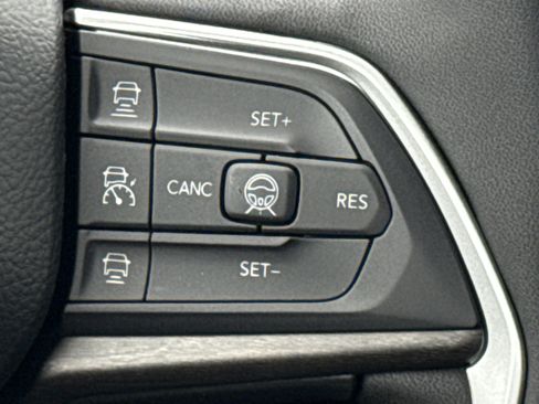 New 2026 Jeep Grand Cherokee Altitude image 21