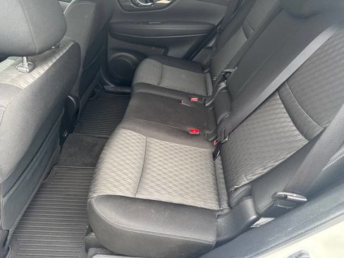Used 2020 Nissan Rogue SV FWD image 11