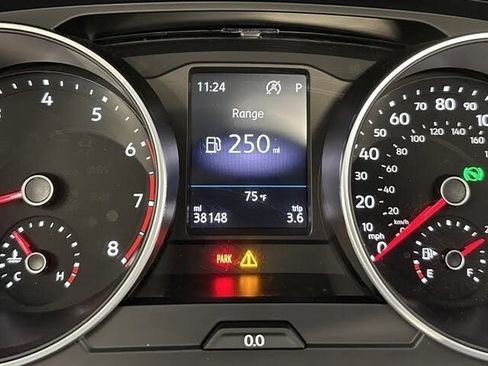 Used 2019 Volkswagen Tiguan SE w/ Panoramic Sunroof Package image 32