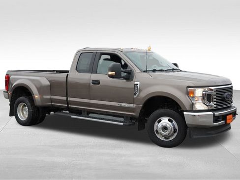 Certified 2022 Ford F350 XLT image 2