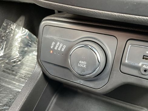 Used 2023 Jeep Renegade Latitude AWD/4WD image 22