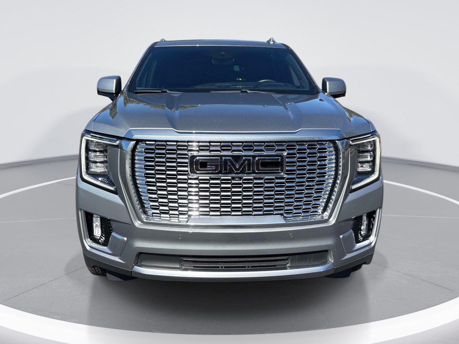 Used 2023 GMC Yukon Denali w/ Advanced Technology Package AWD/4WD image 2