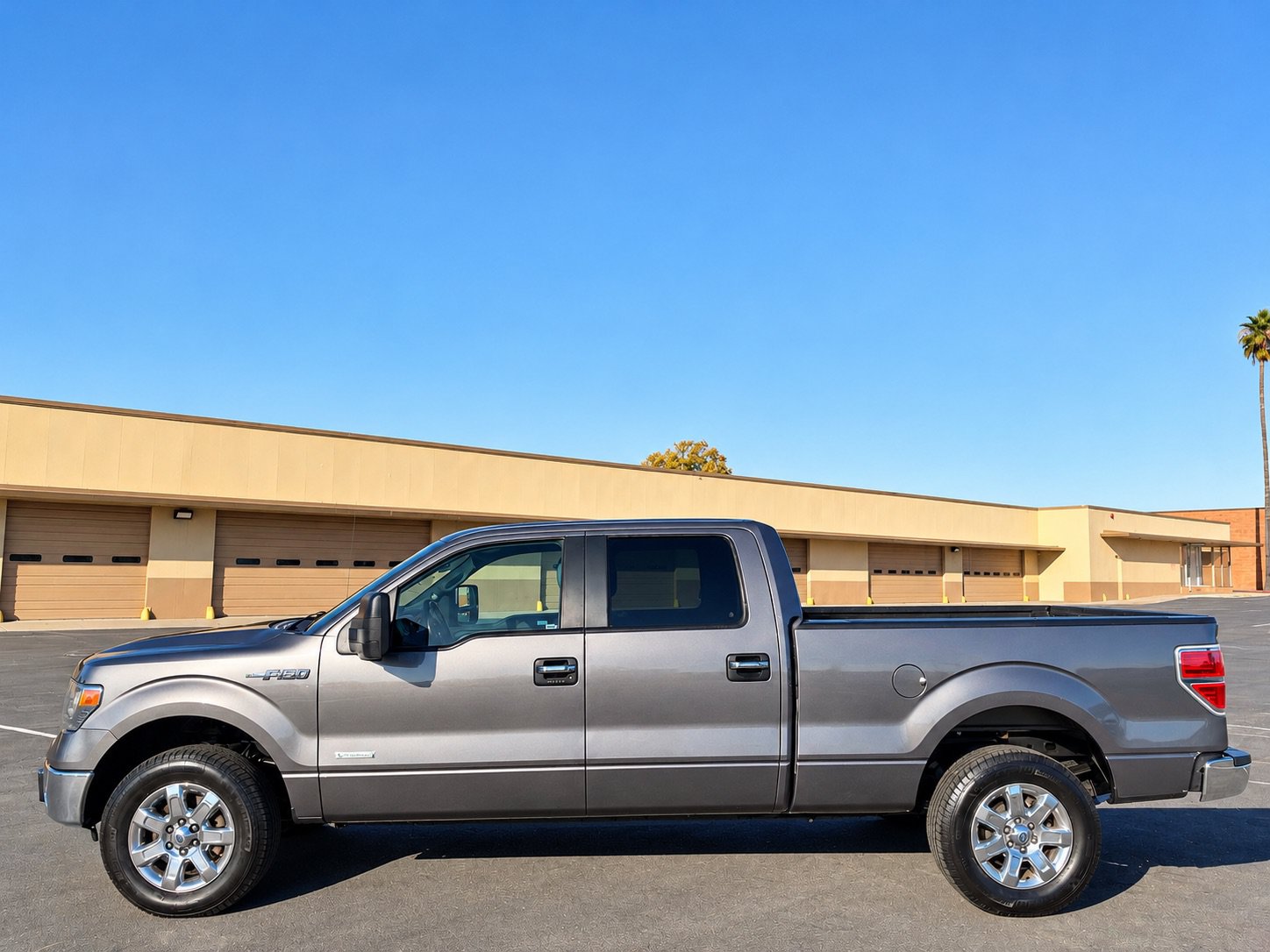 Used 2014 Ford F150 XLT w/ Equipment Group 302A Luxury AWD/4WD image 4