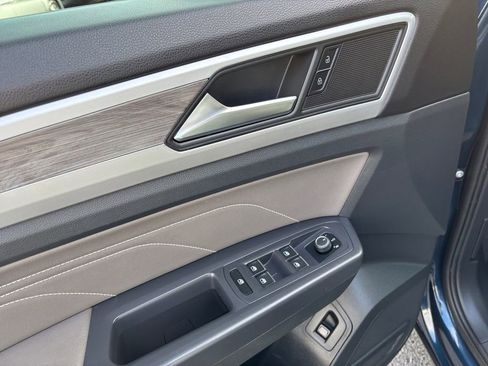 Used 2021 Volkswagen Atlas Cross Sport SE image 16