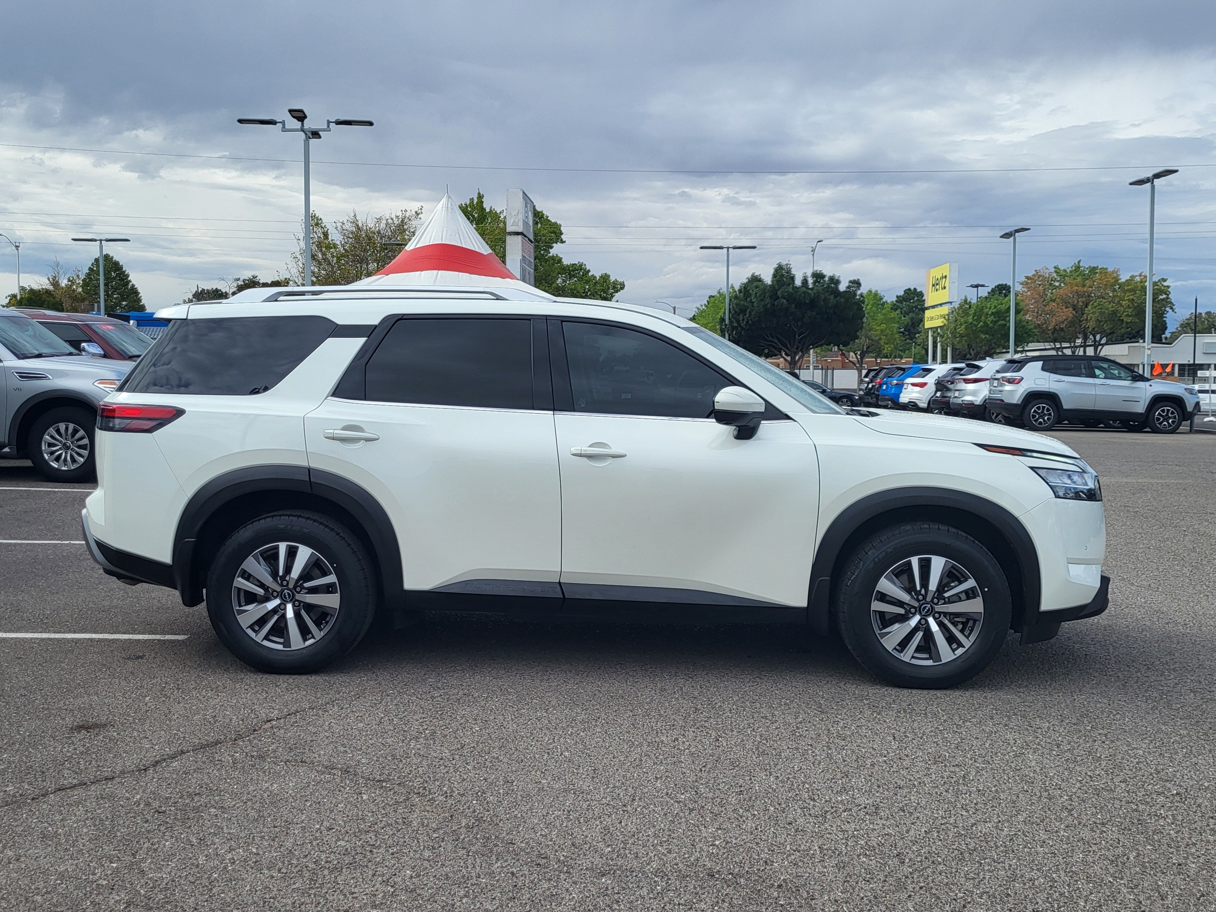 Used 2024 Toyota RAV4 LE AWD/4WD image 3