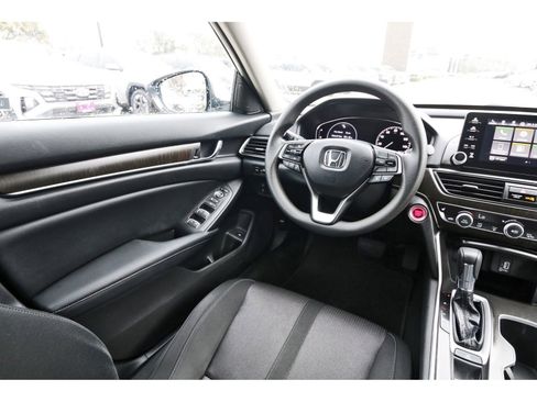 Used 2018 Honda Accord EX image 9