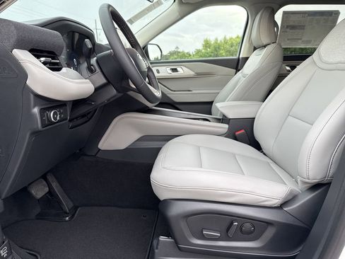 New 2025 Ford Explorer Active w/ Active Comfort Package image 11