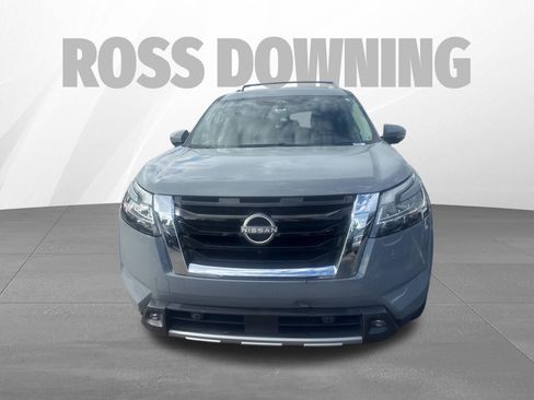 Used 2022 Nissan Pathfinder Platinum w/ Cargo Package FWD image 2