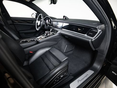 Certified 2023 Porsche Panamera image 28