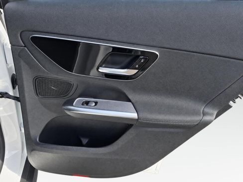 New 2027 Mercedes-Benz GLC 300 4MATIC image 23
