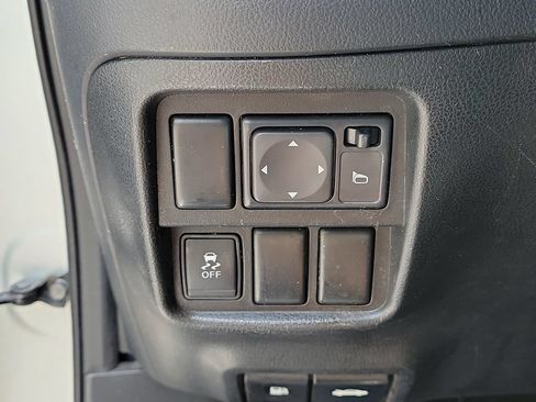 Used 2015 Nissan Juke S FWD image 28