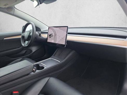 Used 2021 Tesla Model 3 Performance image 18