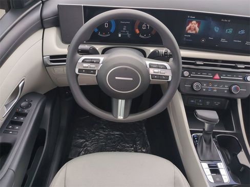 New 2026 Hyundai Tucson SE image 18