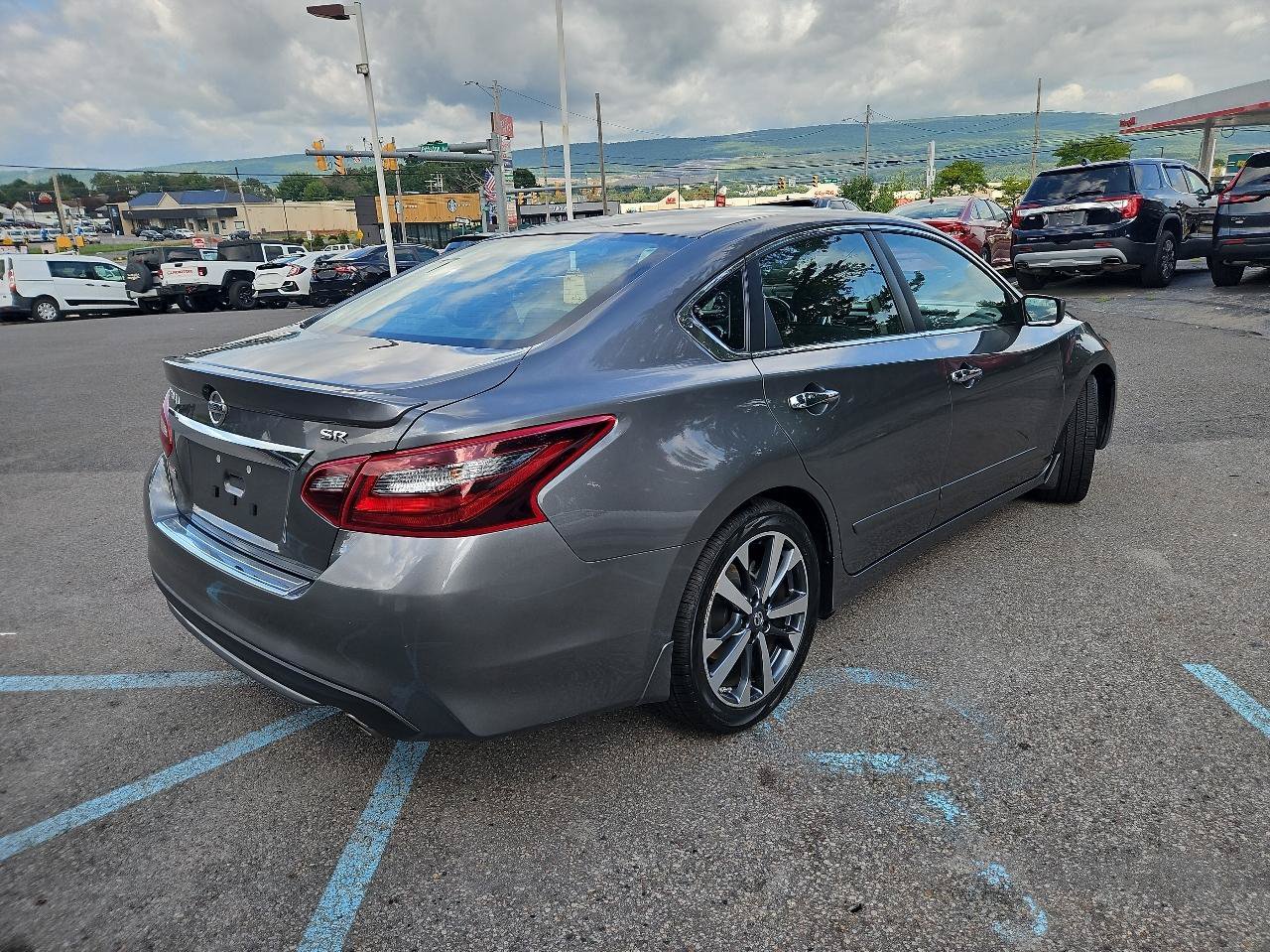 Used 2017 Nissan Altima 2.5 SR FWD image 3