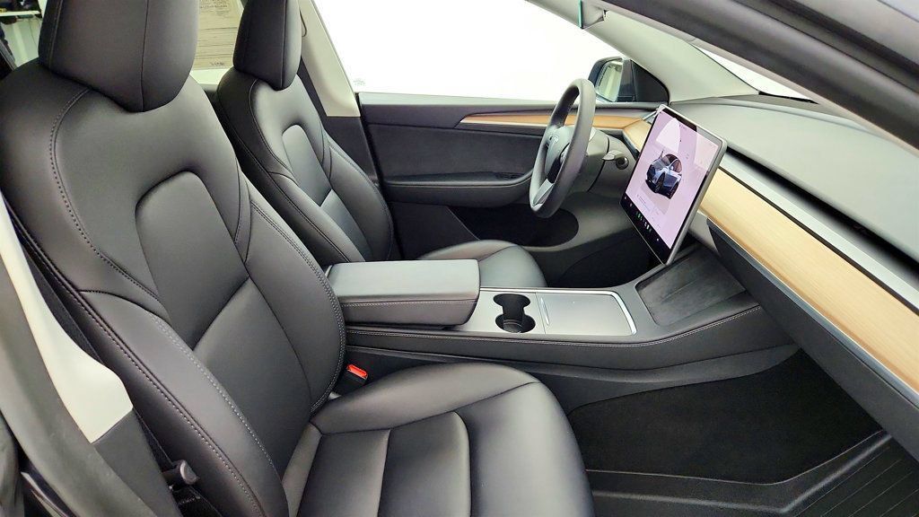 Used 2025 Tesla Model Y Long Range RWD image 29