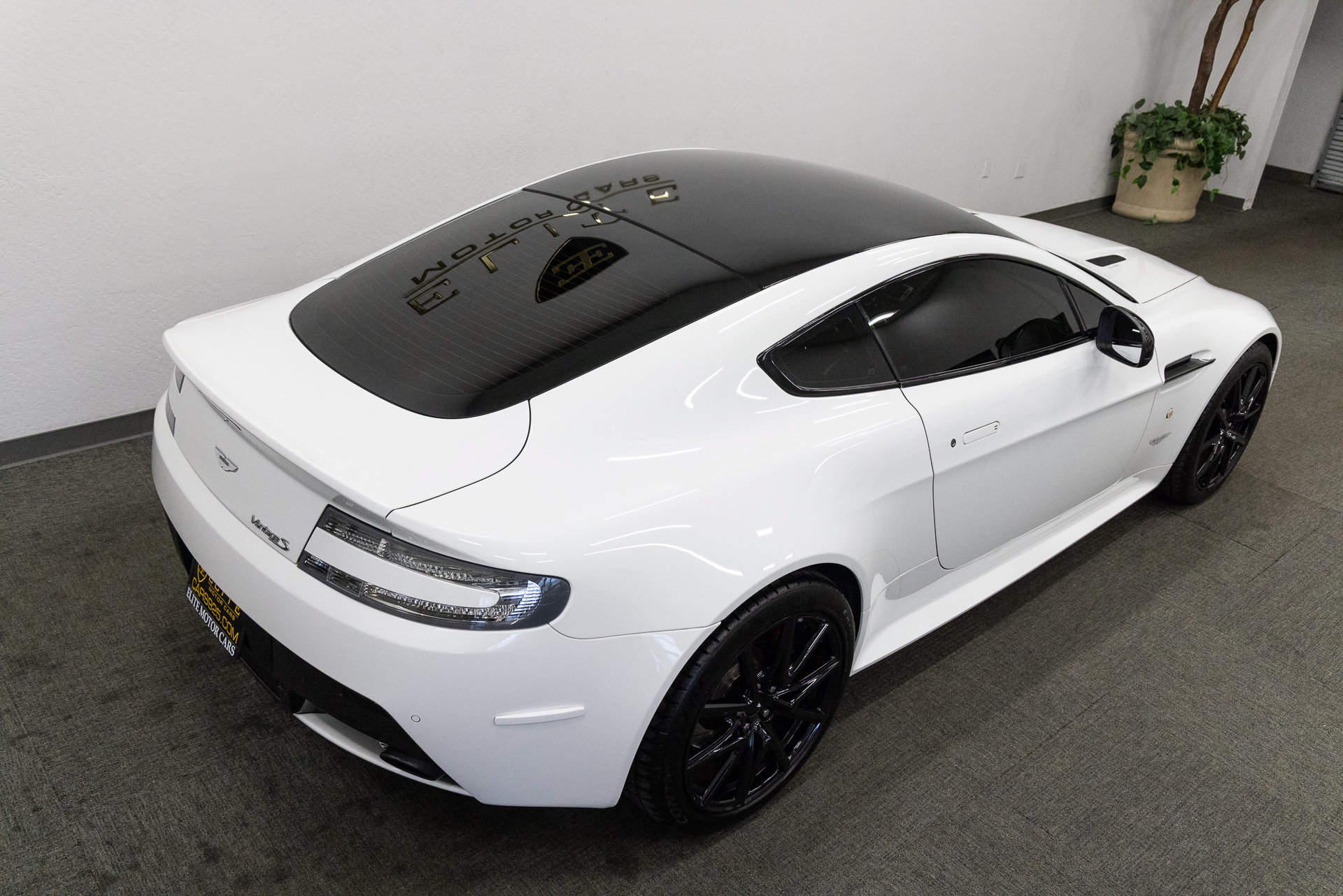 Used 2011 Aston Martin V8 Vantage S RWD image 24