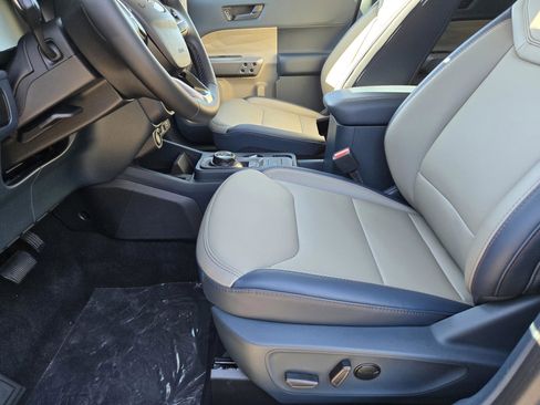 New 2025 Ford Maverick Lariat w/ 4K Tow Package image 9