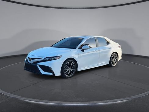 Used 2024 Toyota Camry SE w/ Convenience Package FWD image 4