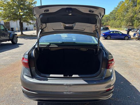 Used 2025 Volkswagen Jetta SE image 31