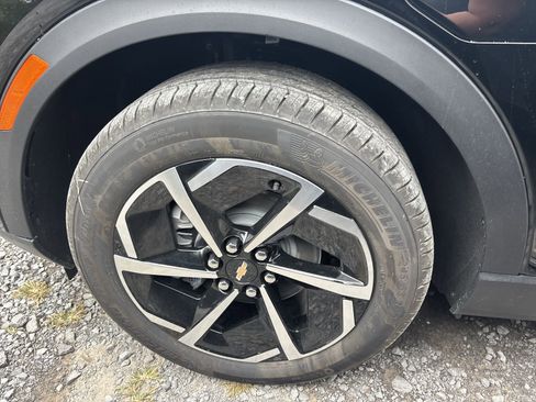 New 2026 Chevrolet Equinox EV LT image 13